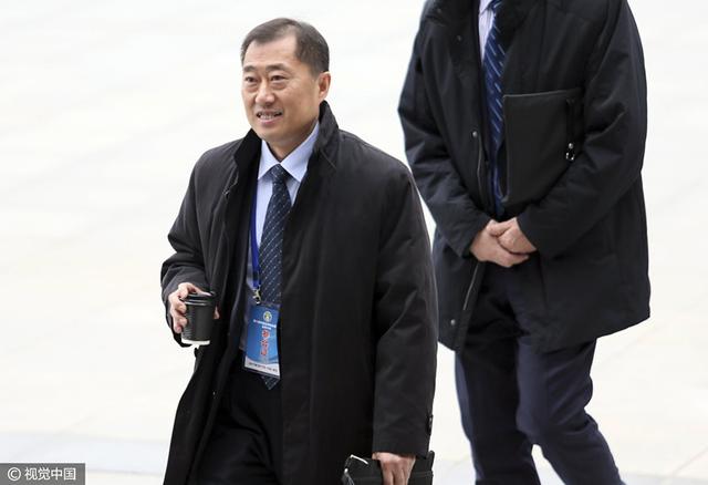 拜仁也需要在冬窗补强后防线，因为金玟哉要参加亚洲杯，而马兹拉维要参加非洲杯，因此他们将目光锁定在了瓦拉内身上。